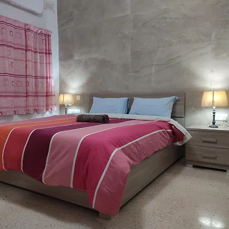 Dolphin Court 3-bedroom Sea View In Marsaskala, Malta Lägenhet Marsaskala