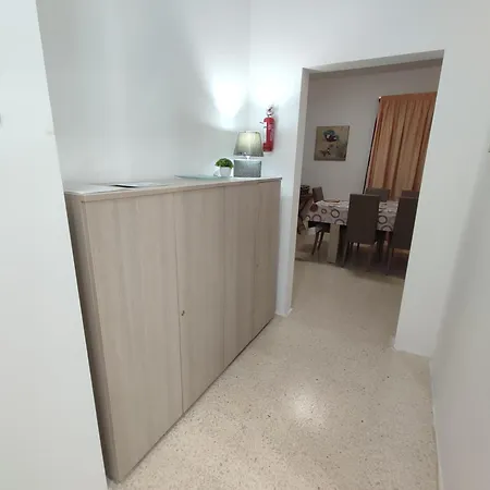 Apartment Dolphin Court 3-bedroom Sea View In Marsaskala, Malta *